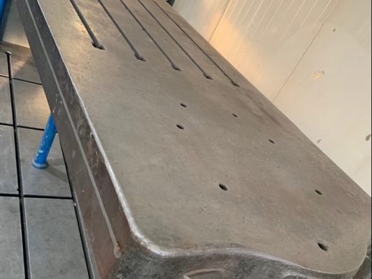 TABLE DE SERRURERIE